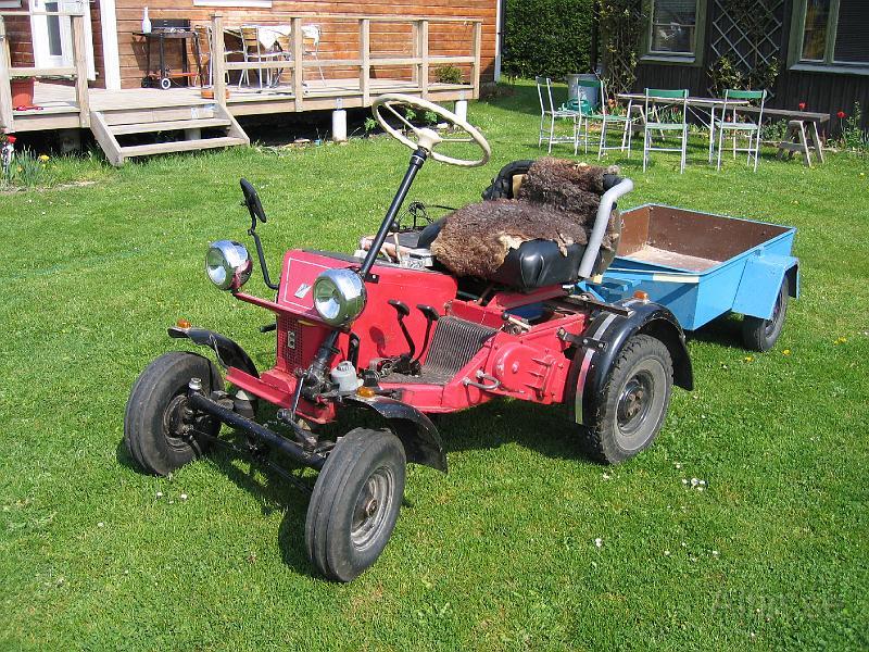 Traktor 449.JPG - En rolig "leksak" och det bästa är att jag får köra på allmän väg då den är registrerad traktorn som lantbrukstraktor.